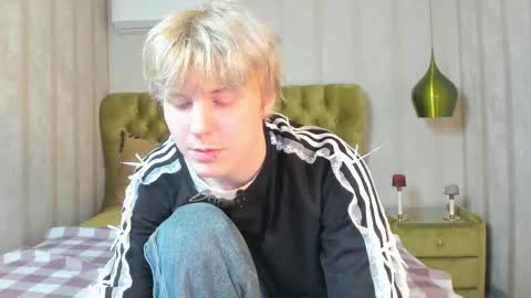 Snapshot of kevinm1lky chatting on 17, 10, 2025 Kevin online show from 17, 10, 2025