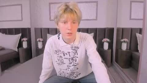 Snapshot of kevinm1lky chatting on 21, 10, 2025 Kevin online show from 21, 10, 2025