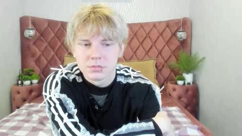 Snapshot of kevinm1lky chatting on 24, 10, 2025 Kevin online show from 24, 10, 2025