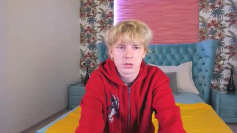 Snapshot of kevinm1lky chatting on 28, 10, 2025 Kevin online show from 28, 10, 2025