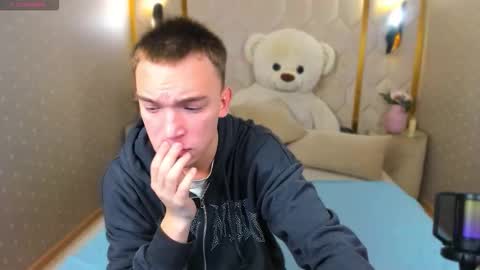 Snapshot of kevinm1lky chatting on 30, 10, 2025 Kevin online show from 30, 10, 2025