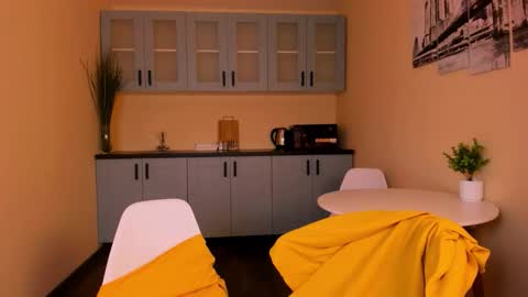 Snapshot of kevinm1lky chatting on 2, 11, 2025 Kevin online show from 2, 11, 2025