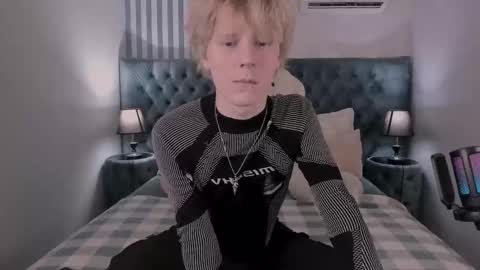 Snapshot of kevinm1lky chatting on 11, 11, 2025 Kevin online show from 11, 11, 2025