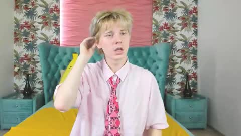 Snapshot of kevinm1lky chatting on 14, 11, 2025 Kevin online show from 14, 11, 2025