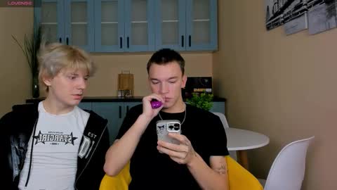 Snapshot of kevinm1lky chatting on 16, 11, 2025 Kevin online show from 16, 11, 2025