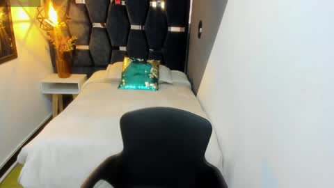 KEYLA BRUNETTE online show from 4, 4, 2026