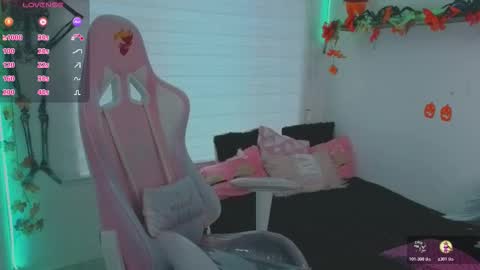 Snapshot of keyla_roberts_ chatting on 20, 10, 2025 Adhara. Help me reach 100 likes online show from 20, 10, 2025