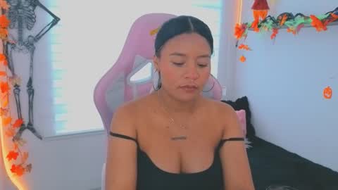 Snapshot of keyla_roberts_ chatting on 24, 10, 2025 Adhara. Help me reach 100 likes online show from 24, 10, 2025