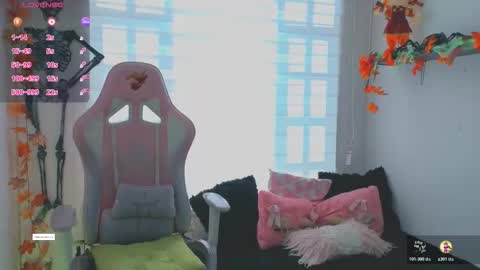 Snapshot of keyla_roberts_ chatting on 25, 10, 2025 Adhara. Help me reach 100 likes online show from 25, 10, 2025