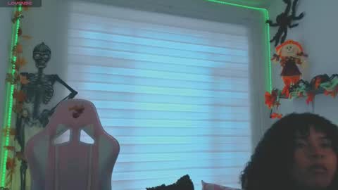 Snapshot of keyla_roberts_ chatting on 27, 10, 2025 Adhara. Help me reach 100 likes online show from 27, 10, 2025