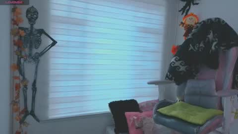 Snapshot of keyla_roberts_ chatting on 28, 10, 2025 Adhara. Help me reach 100 likes online show from 28, 10, 2025