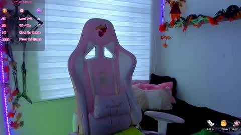 Snapshot of keyla_roberts_ chatting on 31, 10, 2025 Adhara. Help me reach 100 likes online show from 31, 10, 2025