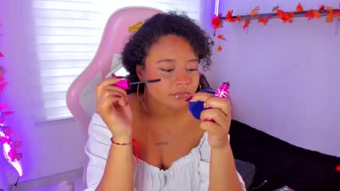 Snapshot of keyla_roberts_ chatting on 16, 11, 2025 Adhara. Help me reach 100 likes online show from 16, 11, 2025