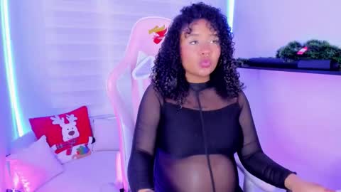 Snapshot of keyla_roberts_ chatting on 21, 11, 2025 Adhara. Help me reach 100 likes online show from 21, 11, 2025