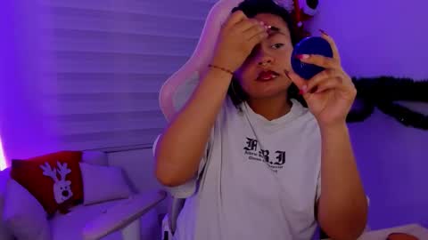 Snapshot of keyla_roberts_ chatting on 27, 11, 2025 Adhara. Help me reach 100 likes online show from 27, 11, 2025