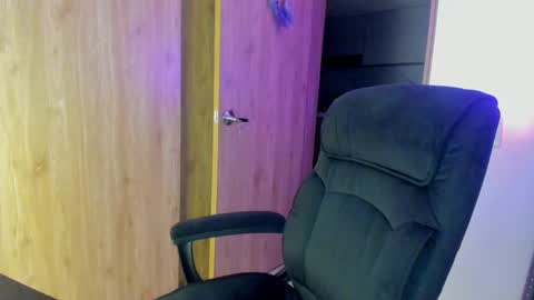 Laura online show from 12, 2, 2025