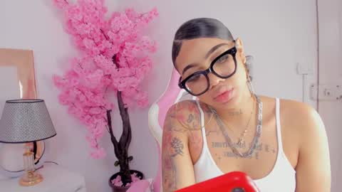 Khelany Isyy  online show from 17, 1, 2025