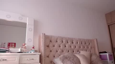 Snapshot of khloe33 chatting on 22, 2, 2025 khloe33 online show from 22, 2, 2025