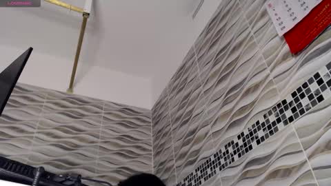 Snapshot of khloe33 chatting on 5, 12, 2025 khloe33 online show from 5, 12, 2025