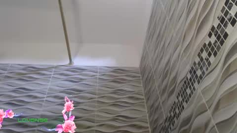 Snapshot of khloe33 chatting on 9, 2, 2026 khloe33 online show from 9, 2, 2026