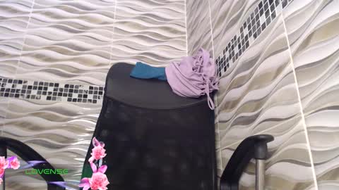 Snapshot of khloe33 chatting on 18, 2, 2026 khloe33 online show from 18, 2, 2026