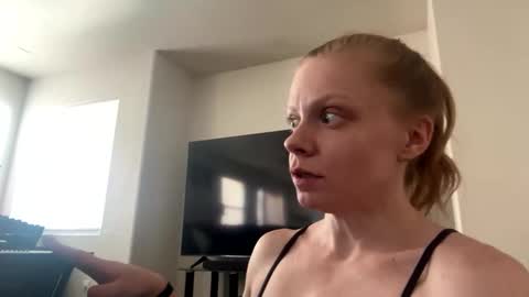 Snapshot of khloemariexox chatting on 17, 10, 2025 khloemariexoxo  online show from 17, 10, 2025