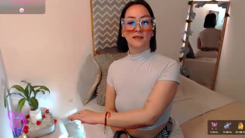 Snapshot of kiara_bermont chatting on 10, 10, 2025 Kiara Bermont online show from 10, 10, 2025