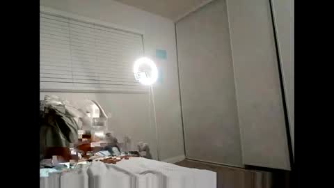 HunneysPlayRoom online show from 27, 4, 2026