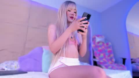 Snapshot of kiimcooper chatting on 19, 2, 2026 KIM COOPER online show from 19, 2, 2026