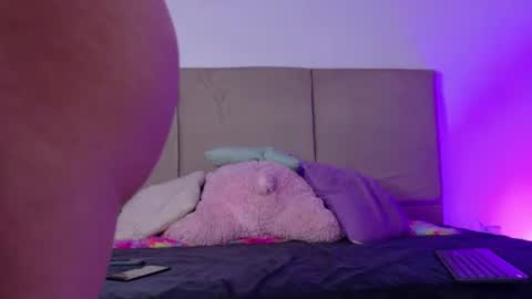 Snapshot of kiimcooper_ chatting on 18, 6, 2026 KIM COOPER online show from 18, 6, 2026