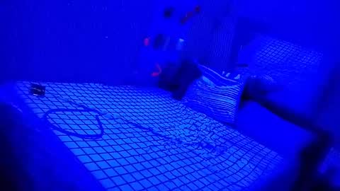 kikilovespartylights online show from 5, 10, 2025