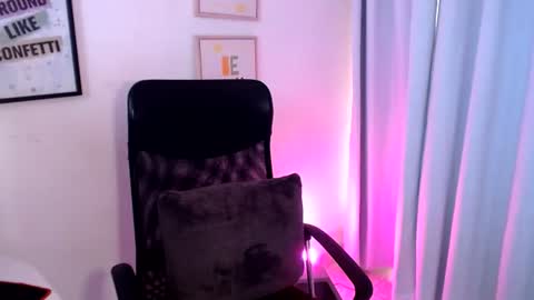 Snapshot of kim_burton_1 chatting on 8, 7, 2026 Kimberly online show from 8, 7, 2026