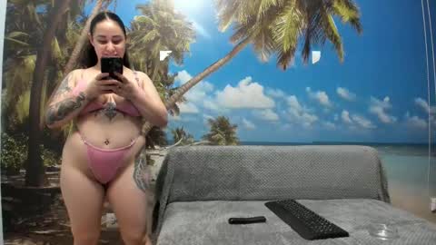 Snapshot of kimberd33 chatting on 14, 11, 2025 Kimmy online show from 14, 11, 2025