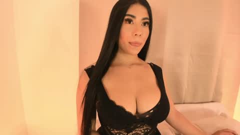Snapshot of kimberlin_cam_ chatting on 8, 5, 2026 Kimberlin online show from 8, 5, 2026