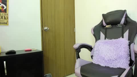 Snapshot of kimberly0825 chatting on 27, 4, 2026 kamila online show from 27, 4, 2026