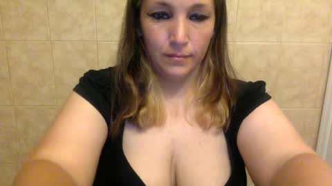 Snapshot of kimberlylynn chatting on 8, 7, 2026 KimberlyLynn online show from 8, 7, 2026