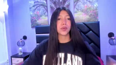 Snapshot of kimberlyvillalobos chatting on 13, 11, 2025 Kimberly Villalobos online show from 13, 11, 2025