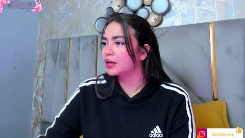 Snapshot of kimdevinne chatting on 13, 11, 2025 KIM online show from 13, 11, 2025