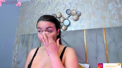 Snapshot of kimdevinne chatting on 14, 11, 2025 KIM online show from 14, 11, 2025