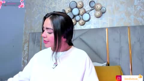 Snapshot of kimdevinne chatting on 19, 11, 2025 KIM online show from 19, 11, 2025