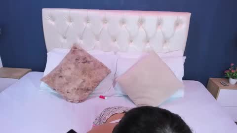 kimluna1 online show from 2, 12, 2025