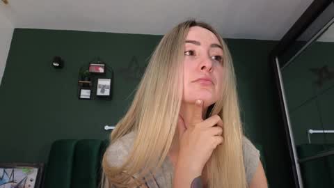 Snapshot of kimmie_ chatting on 24, 12, 2024 Kimmie online show from 24, 12, 2024