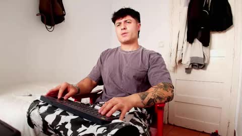 Snapshot of king_master_juan chatting on 24, 10, 2025 The Best Master online show from 24, 10, 2025