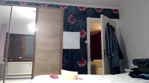 sexysexyhotwetpinkredpussy online show from 21, 11, 2025