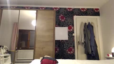 sexysexyhotwetpinkredpussy online show from 14, 4, 2026