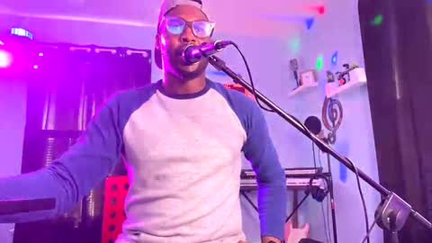 Snapshot of kingcorbra chatting on 28, 2, 2025 KC online show from 28, 2, 2025