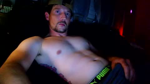Snapshot of kinglee5150 chatting on 27, 4, 2026 kingqueenofthesouth318 online show from 27, 4, 2026