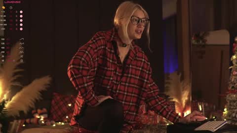 kinkylina_ online show from 1, 1, 2025