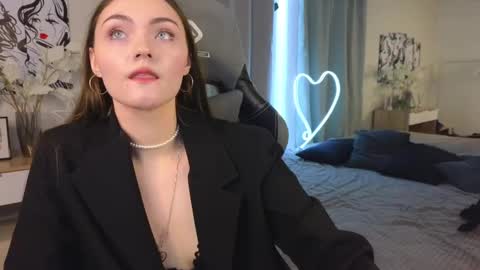 kira_jin online show from 4, 3, 2025