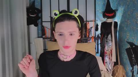 Snapshot of kira_long chatting on 2, 11, 2025 MADI online show from 2, 11, 2025